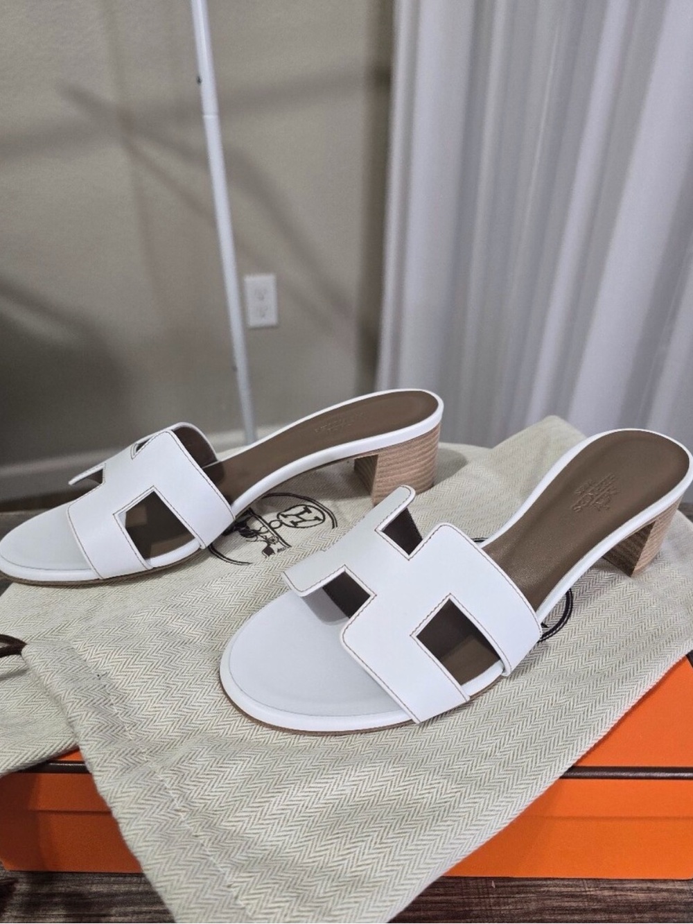 Authentic Hermes White Leather Oasis Sandals Mules NWT - Picture 2 of 4